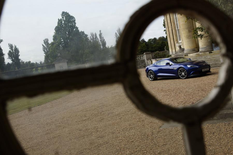  Aston Martin Vanquish 2012 года  (UK) (фото 35 из 170)